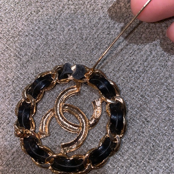 CC Ribbon Brooch - Picture 4 of 6